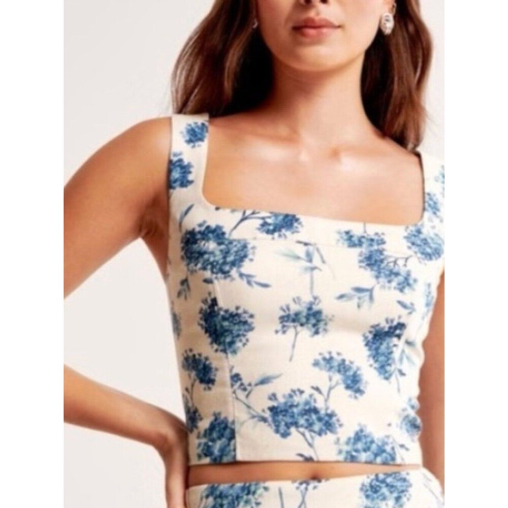 Abercrombie and Fitch Blue Floral Blouse Tank size small